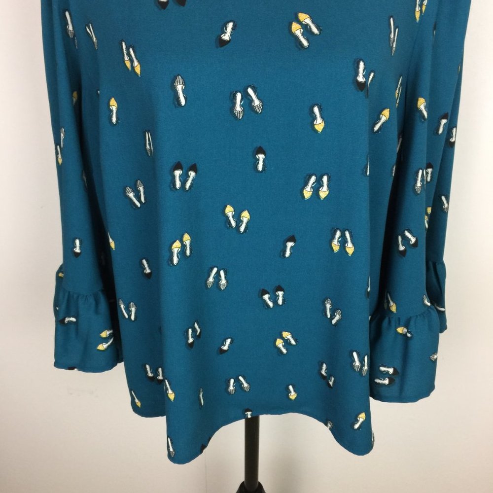 Apt 9 Blouse Top XXL 2XL Womans Blue Shoe Print Long Flare Bell Sleeve Ruffle - Picture 3 of 15